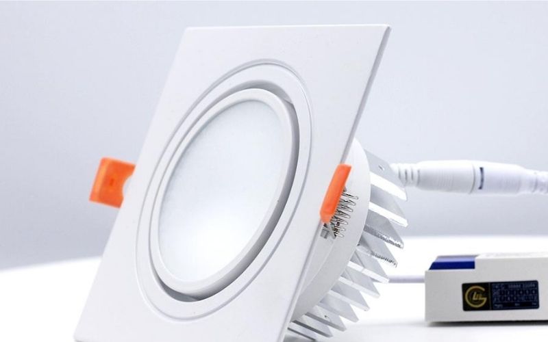 Đèn LED tiết kiệm điện 450.000đ/phòng