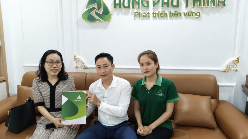 Khách hàng ký hợp đồng với Hưng Phú Thịnh
