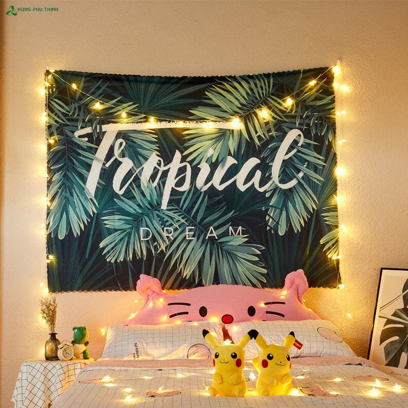 Tường phòng ngủ trang trí bằng vải phong cách tropical ấn tượng